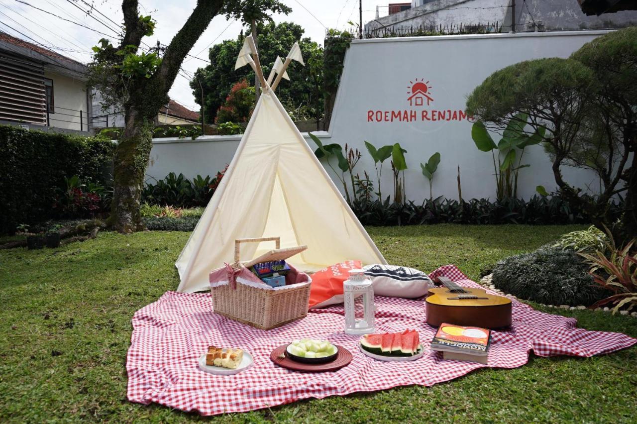 Roemah Renjana Bandung Bed and Breakfast Buitenkant foto