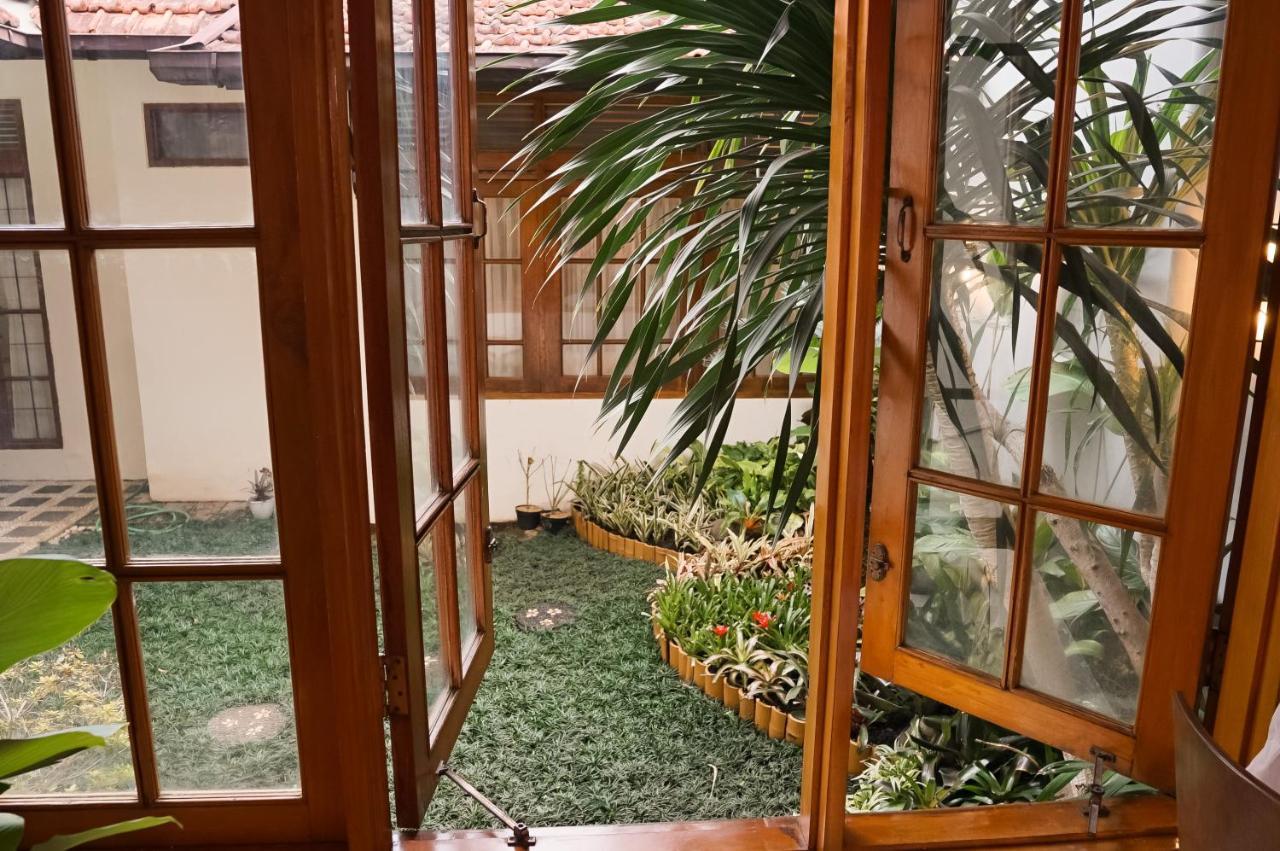 Roemah Renjana Bandung Bed and Breakfast Buitenkant foto