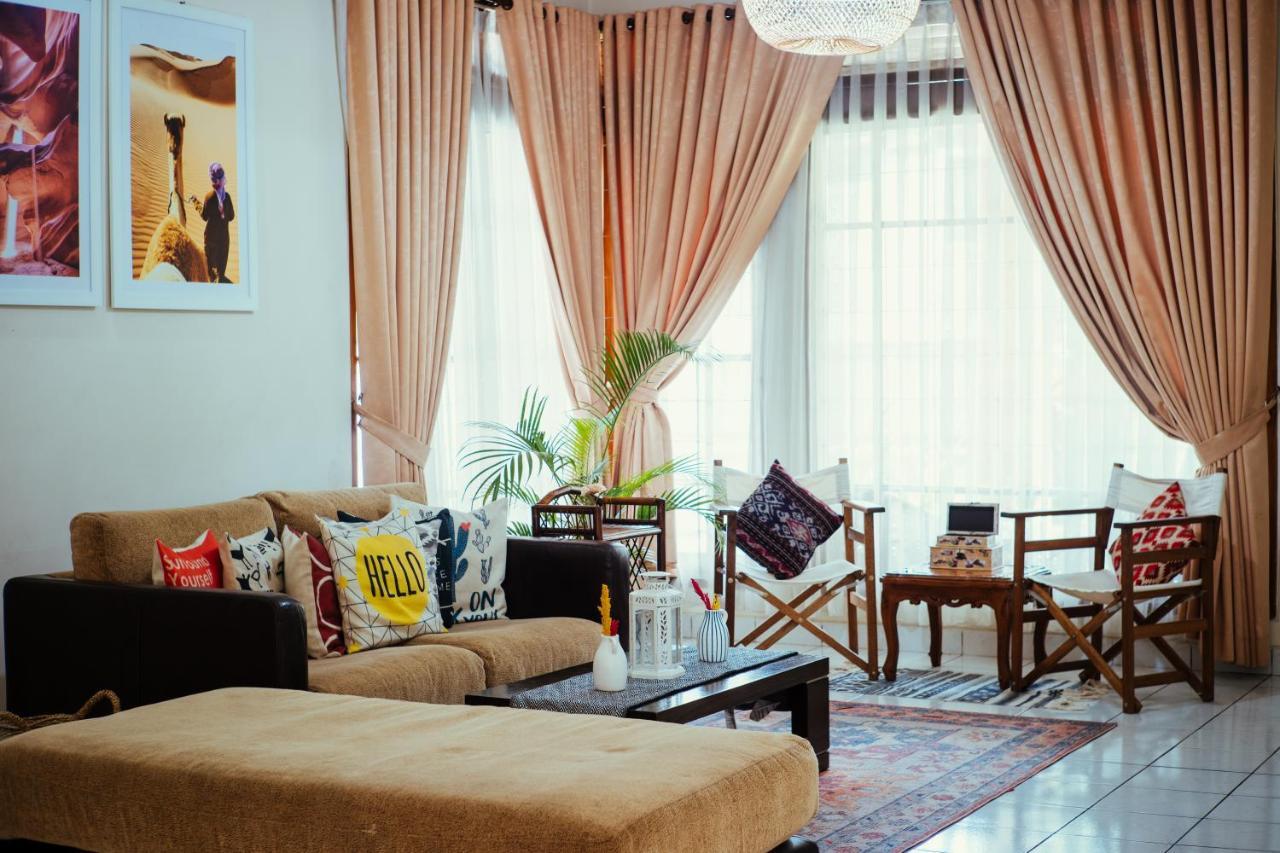 Roemah Renjana Bandung Bed and Breakfast Buitenkant foto
