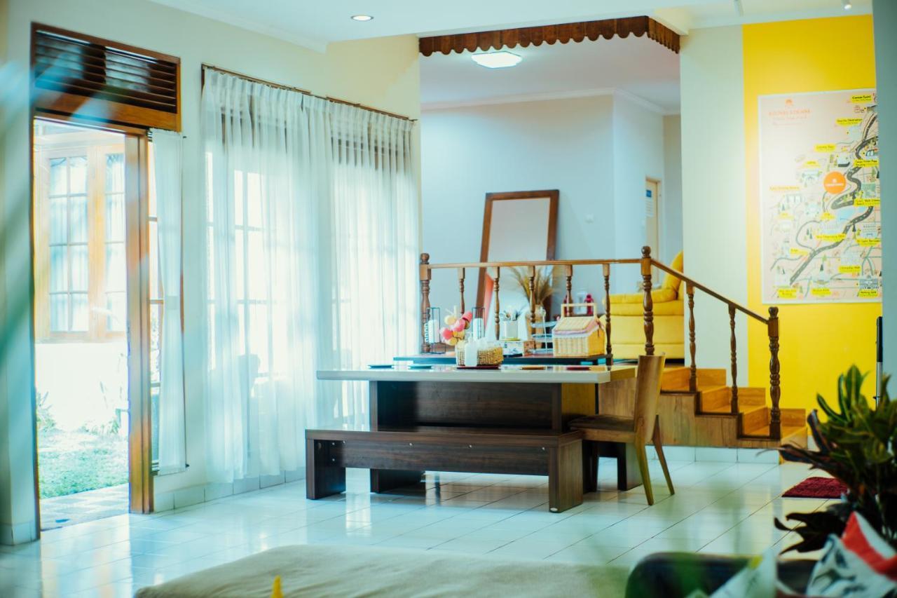 Roemah Renjana Bandung Bed and Breakfast Buitenkant foto