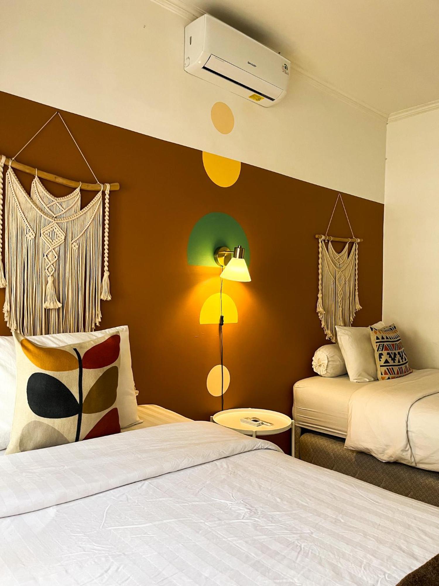 Roemah Renjana Bandung Bed and Breakfast Buitenkant foto