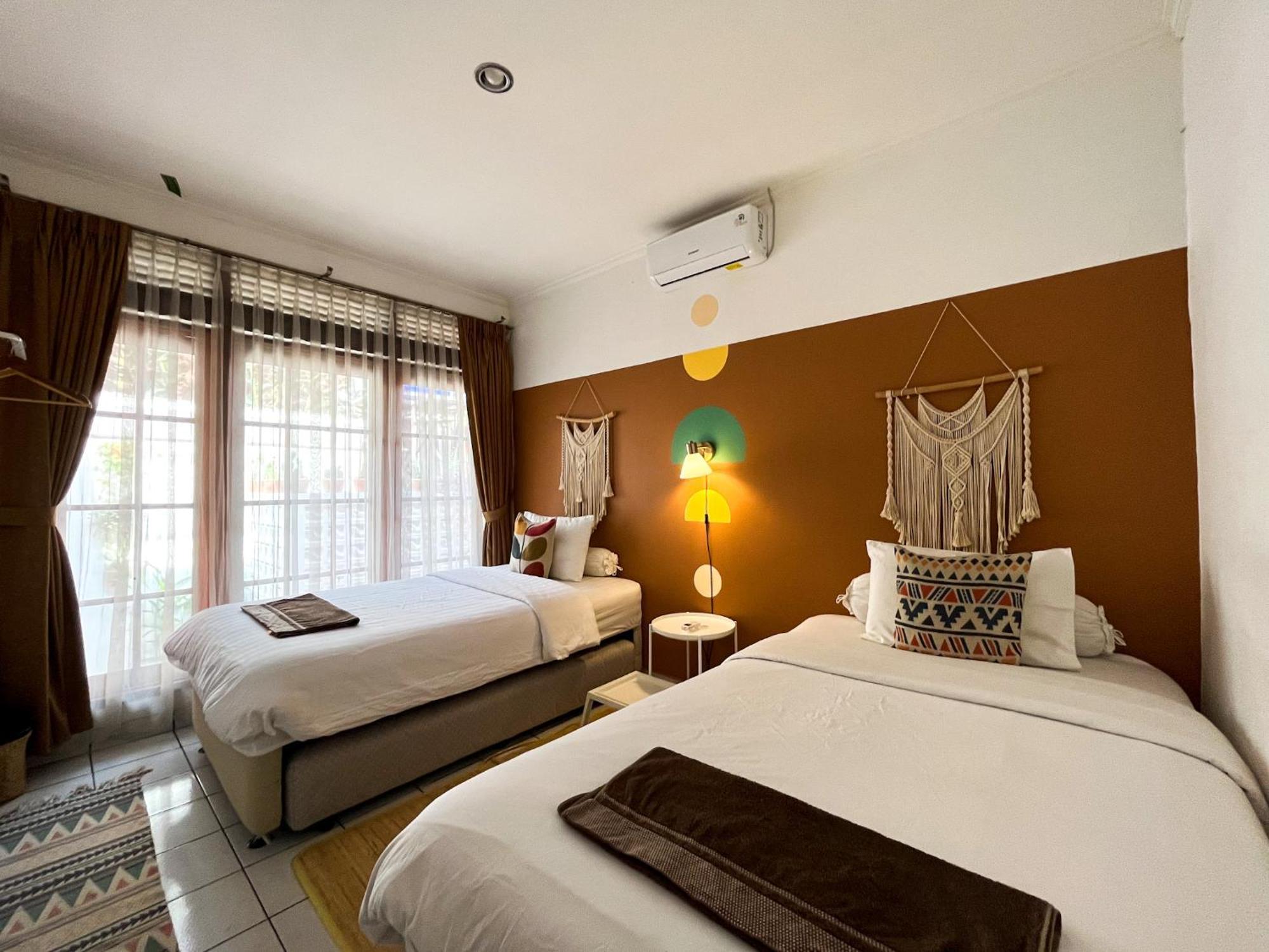 Roemah Renjana Bandung Bed and Breakfast Buitenkant foto