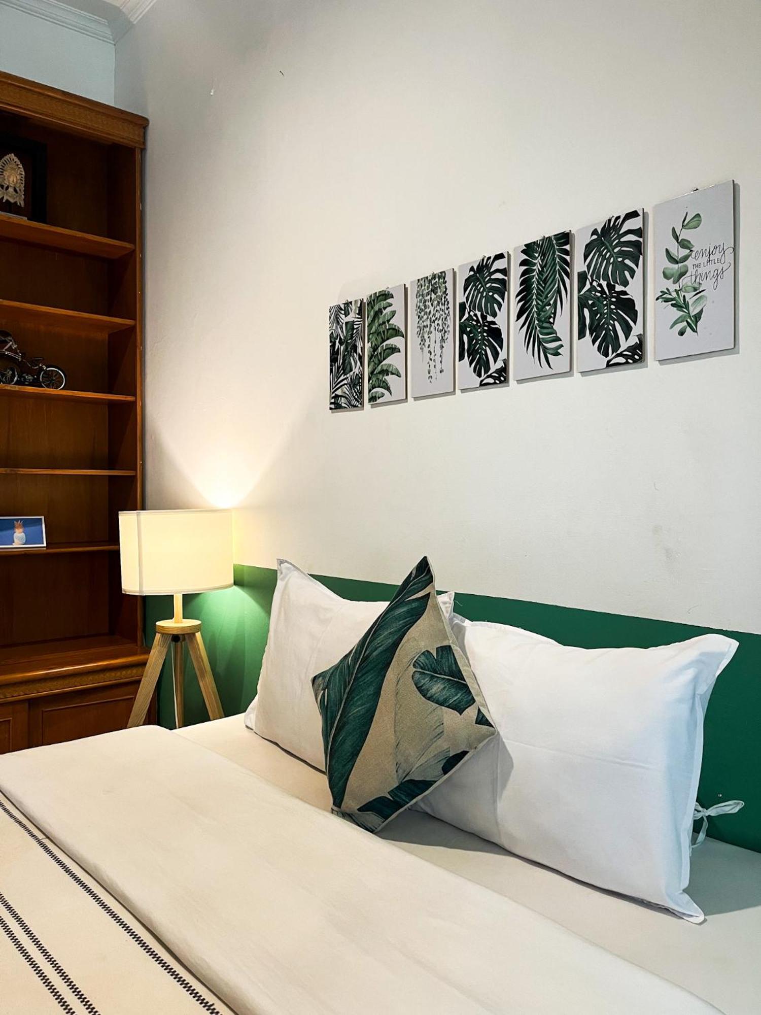 Roemah Renjana Bandung Bed and Breakfast Buitenkant foto